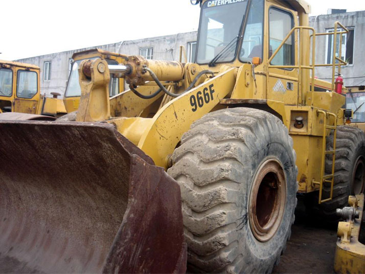 Tips on how to operate the Cat 966F wheel loader equipment
