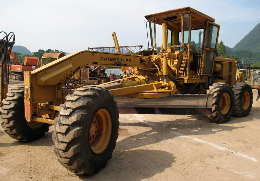 Rent a Caterpillar 140G motor grader equipment for the road construction work
