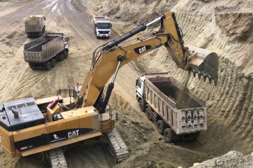 How to Load a Dump Truck with an Excavator