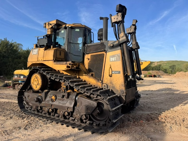 2005 Caterpillar D9T Crawler Dozer Cab and Engine Compartment Detail