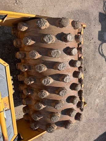 2002 Caterpillar CP-433E Padfoot Drum Close-Up