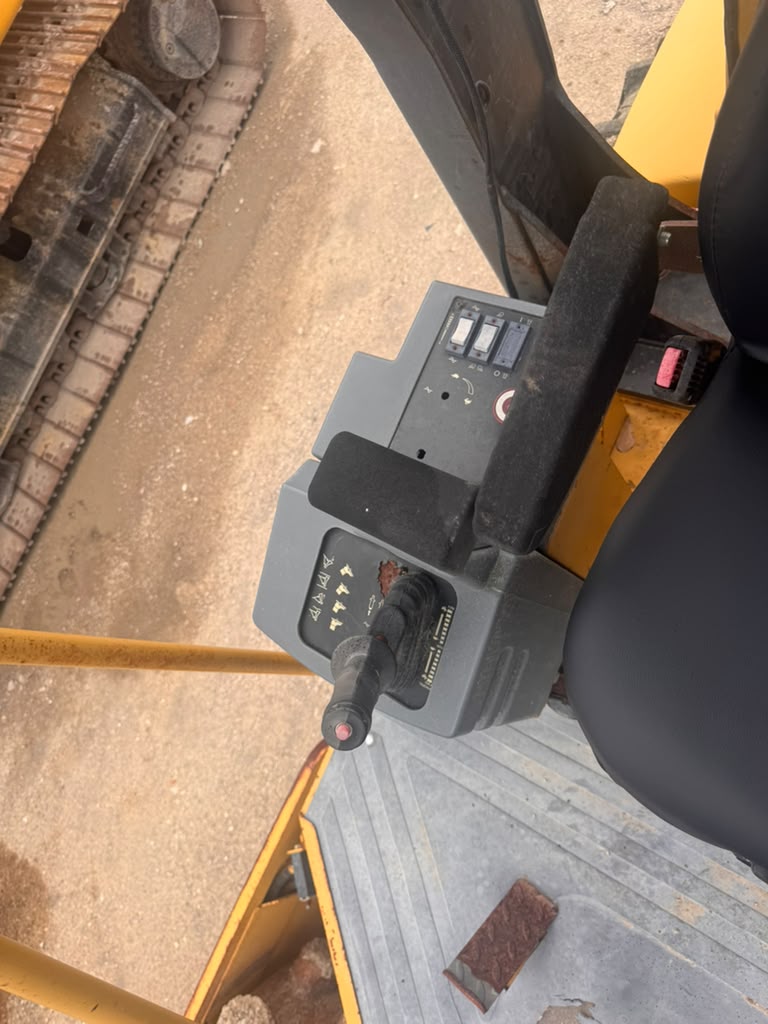 2002 Caterpillar CP-433E Control Console & Lever