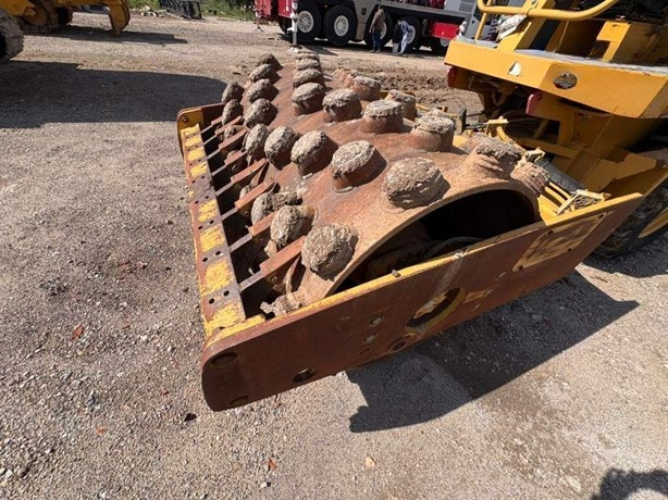 2002 Caterpillar CP-433E Padfoot Drum Scraper Bar
