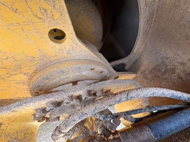 2002 Caterpillar CP-433E Undercarriage Joint Detail