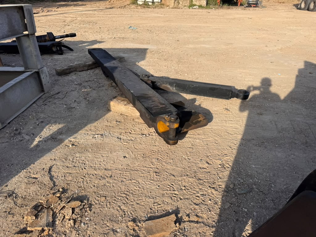 2005 Caterpillar D9T Heavy Duty Dozer Blade Push Arm Assemblies
