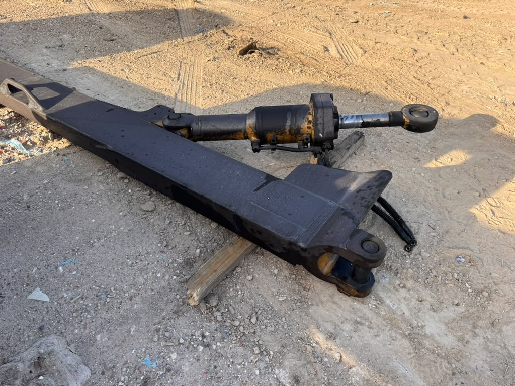 2005 Caterpillar D9T Hydraulic Blade Tilt Cylinder Assembly
