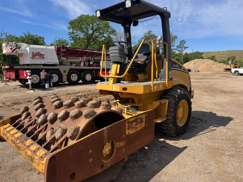 2002 CATERPILLAR CP-433E