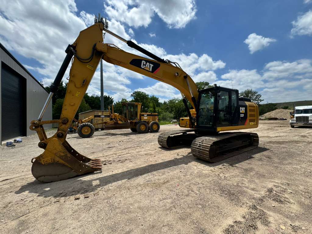 2017 CATERPILLAR 323FL