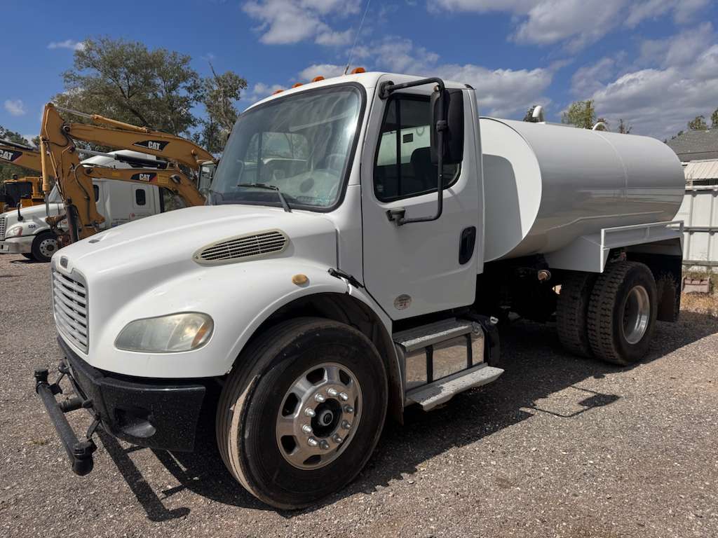 Freightliner - M2 106 - 2000 Gallon 4x2 Water Truck