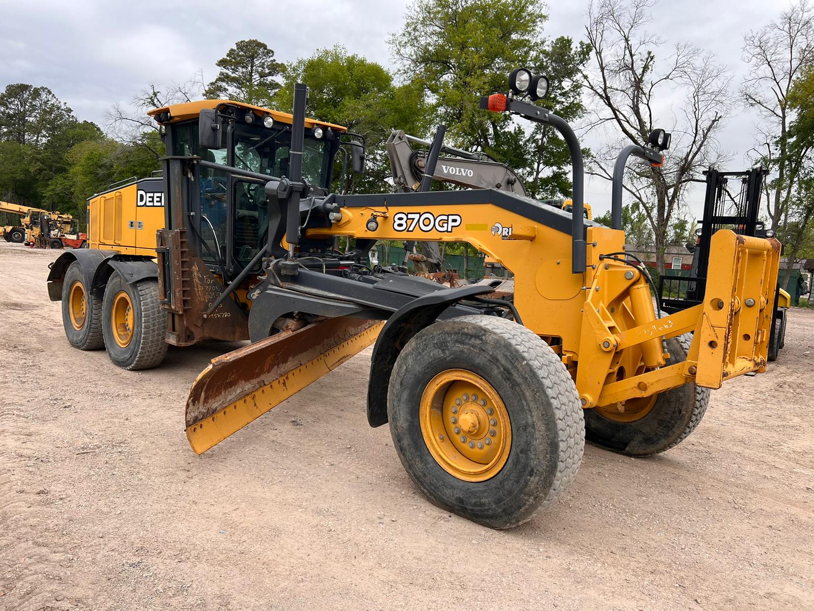 2013 John Deere 870GP