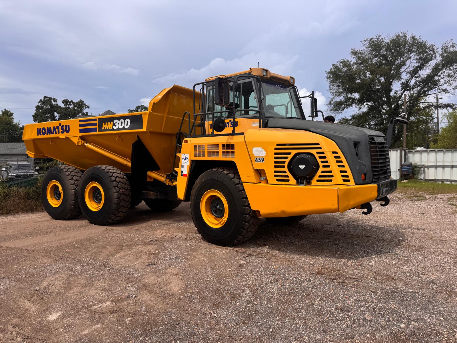 2014 Komatsu HM300-3  Articulated Dump Truck