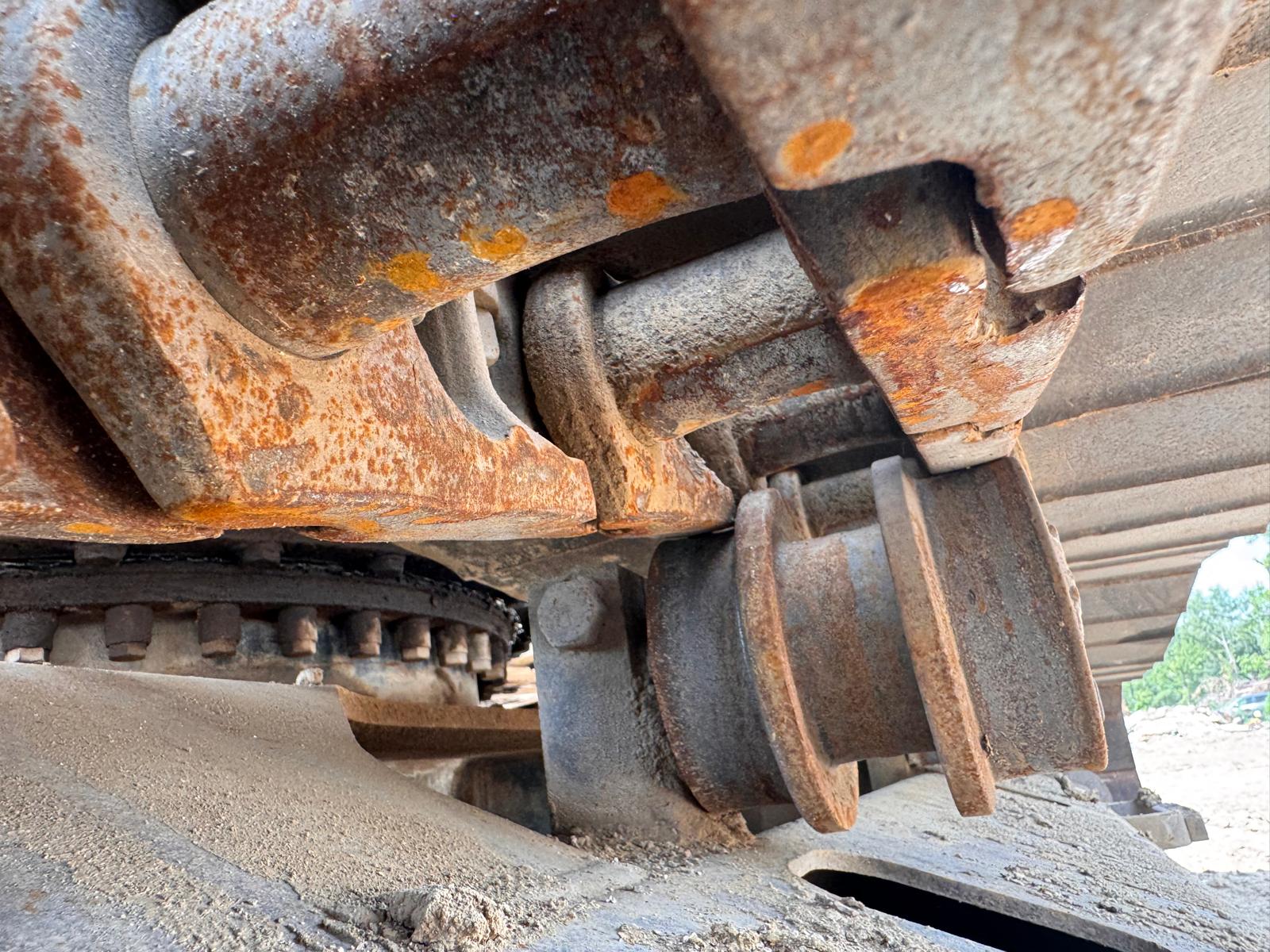 2014 Caterpillar 329EL Track Roller & Chain Pins