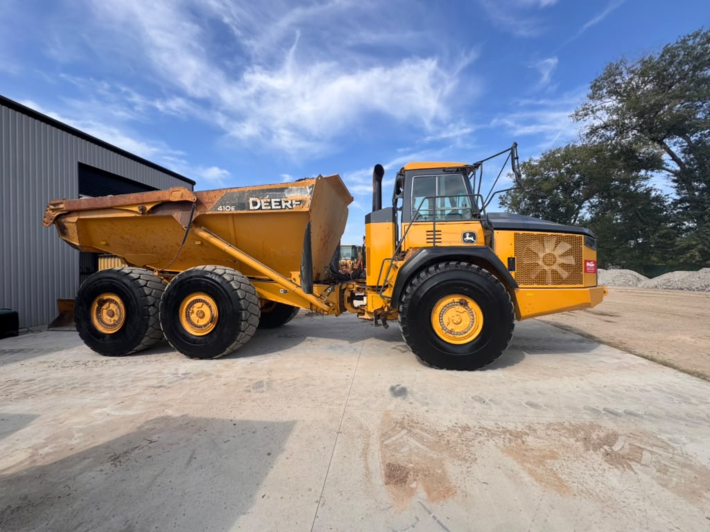 John Deere 410E Articulated Dump Truck Heavy Off Road Dual Tires