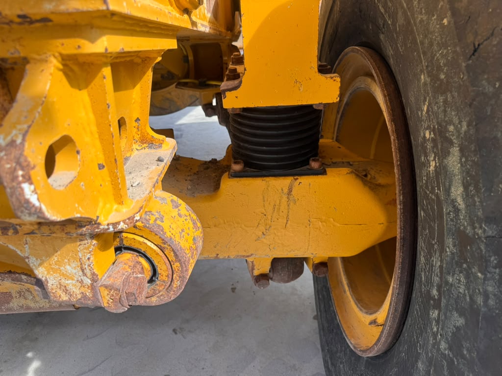 2014 John Deere 410E Articulated Dump Truck Suspension Detail