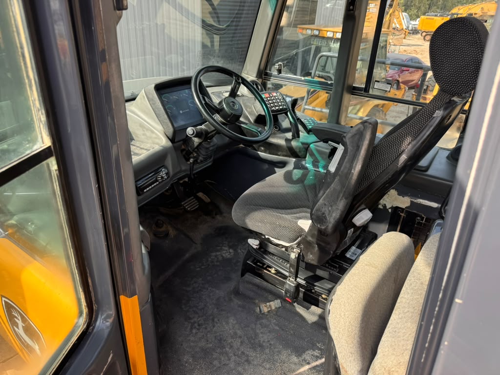 2014 John Deere 410E Articulated Dump Truck Operator Station