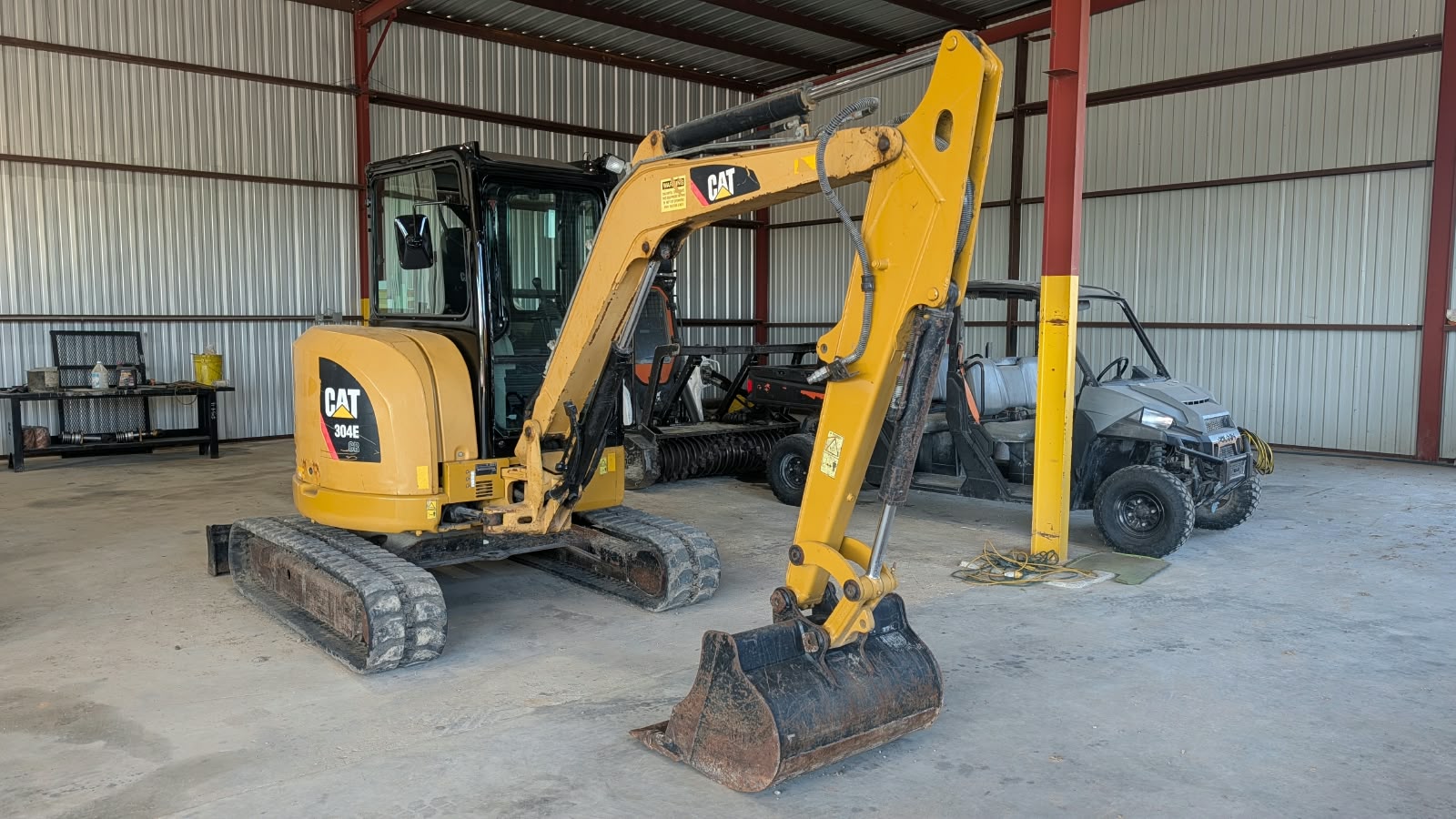 2015 Caterpillar 304E CR excavator with digging bucket used equipment for sale