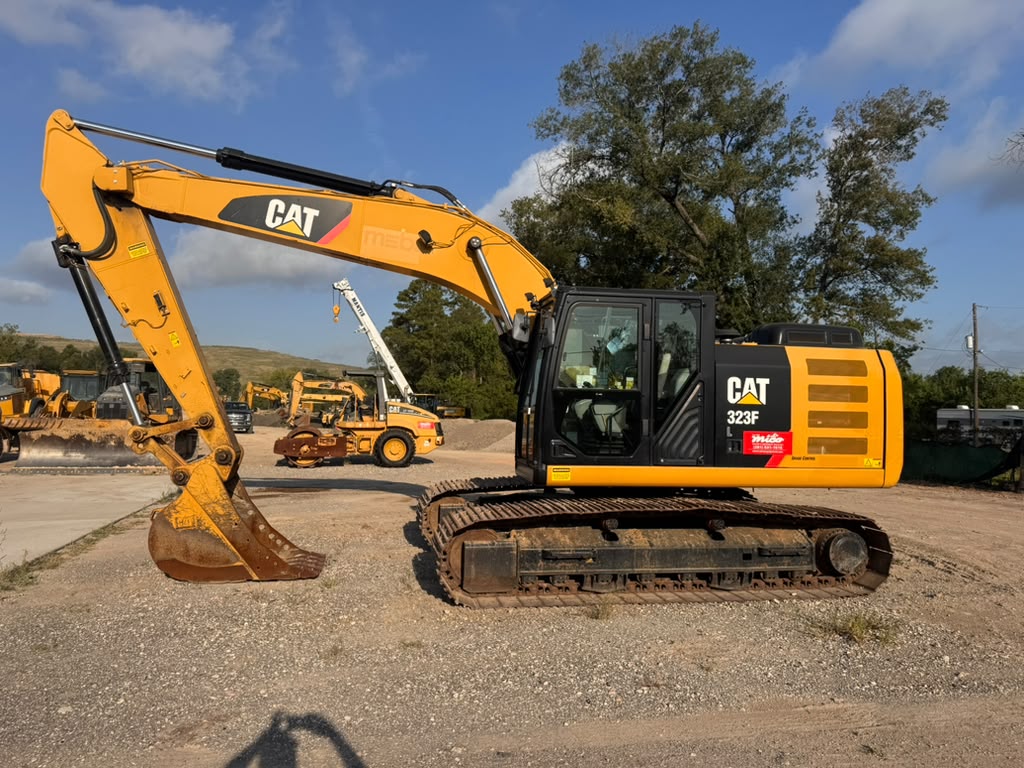 2017 CATERPILLAR 323FL